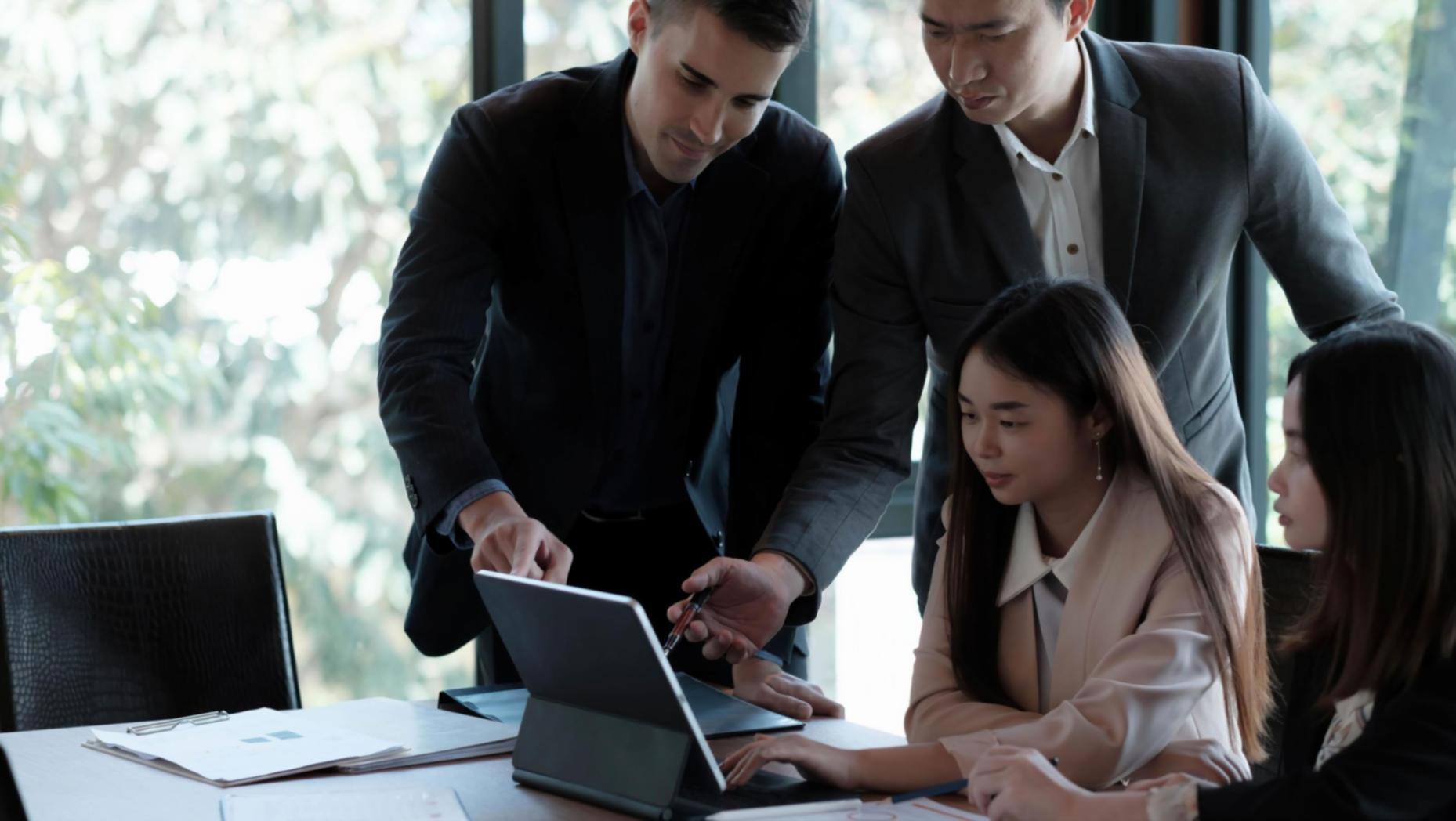 Session de conseil personnalisé avec documentation budgétaire et planification financière saisonnière